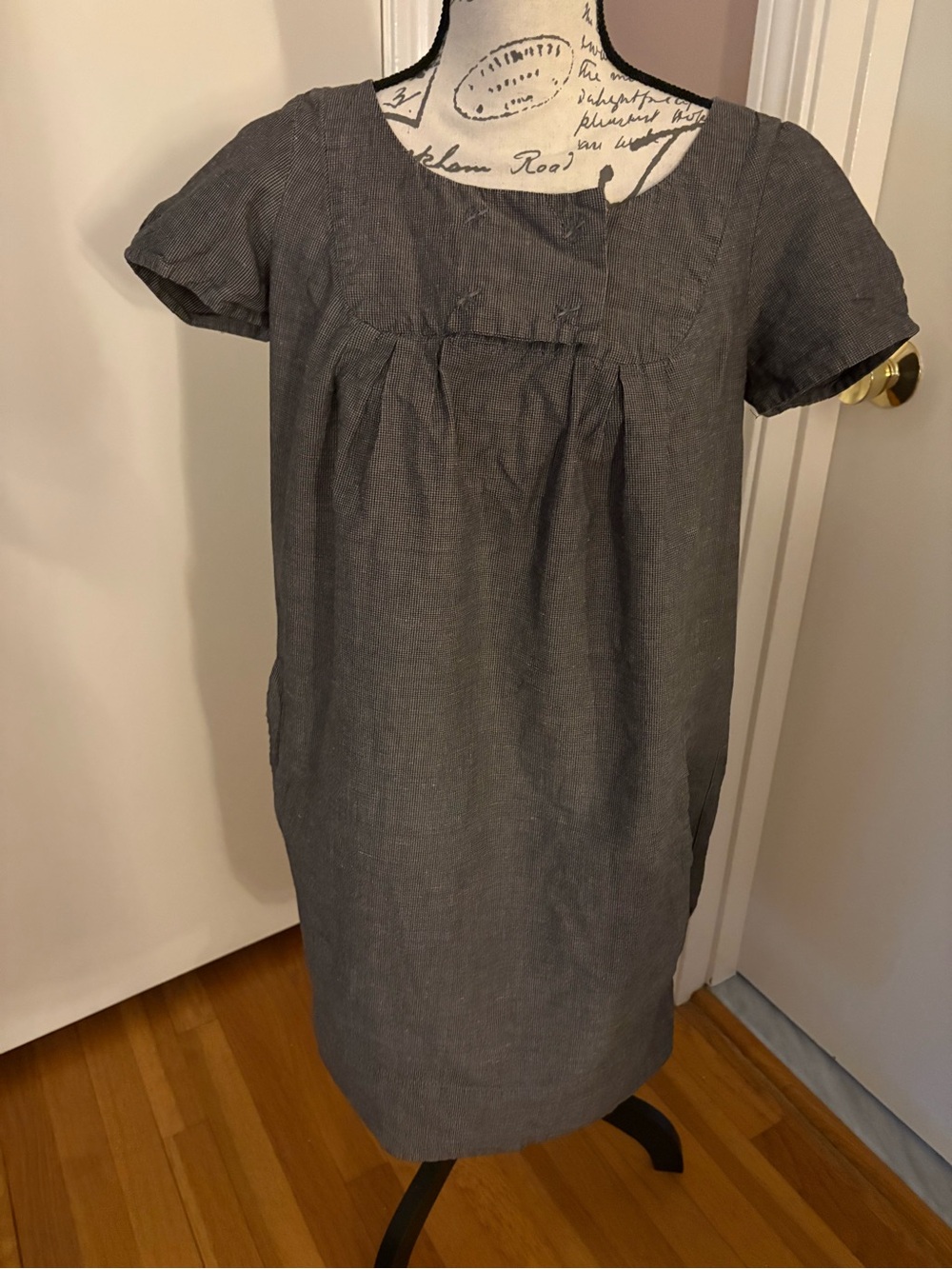 Comptoir Des Cotonniers Gray Short-Sleeve Shift Dress. Almost 2 decades old